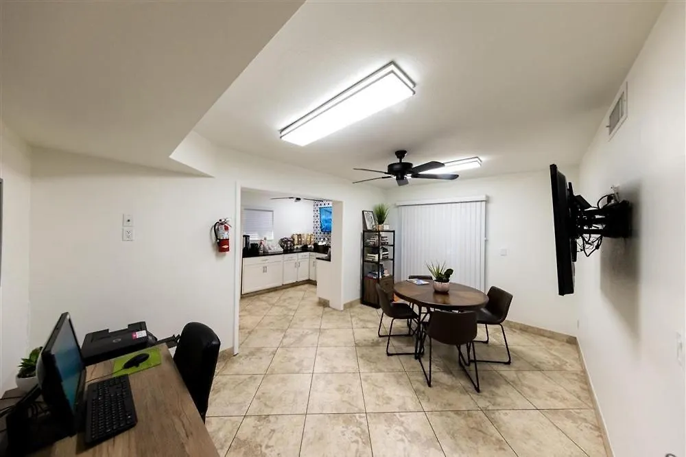 130 Fully Furnished, Amenities Galore Scottsdale Apartment